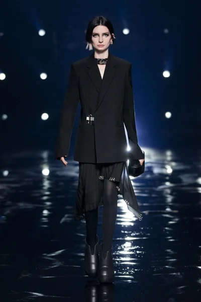 Look 1